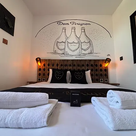 La Dom Perignon Jacuzzi Et Sauna Au Centre Апартаменты