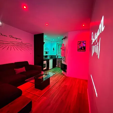 La Dom Perignon Jacuzzi Et Sauna Au Centre