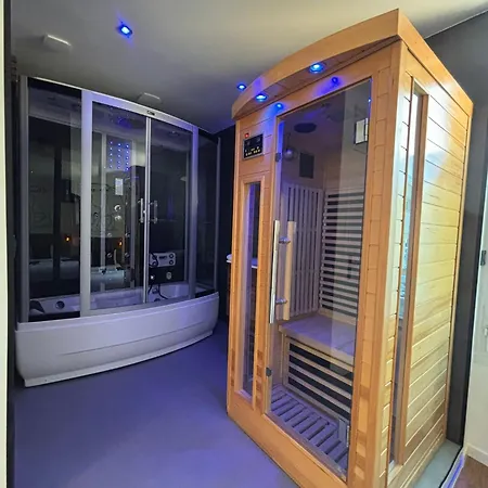 La Dom Perignon Jacuzzi Et Sauna Au Centre *