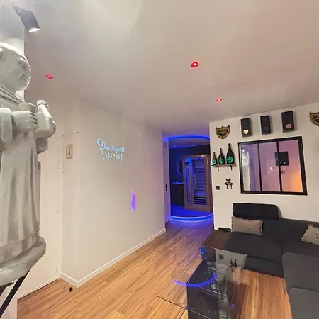 La Dom Perignon Jacuzzi Et Sauna Au Centre