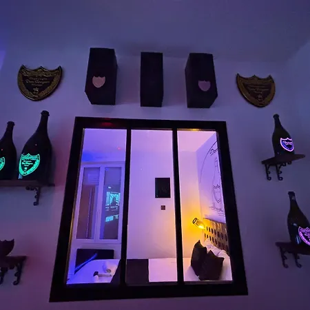 La Dom Perignon Jacuzzi Et Sauna Au Centre Apartman *