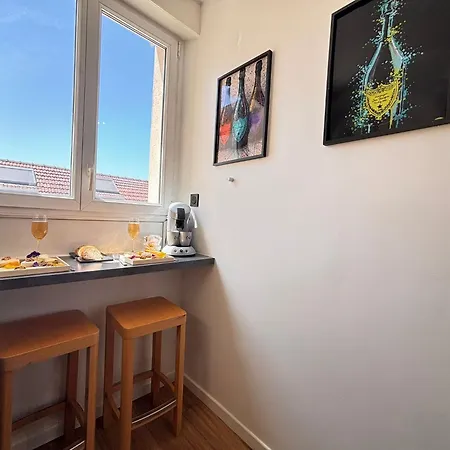 La Dom Perignon Jacuzzi Et Sauna Au Centre Apartman *