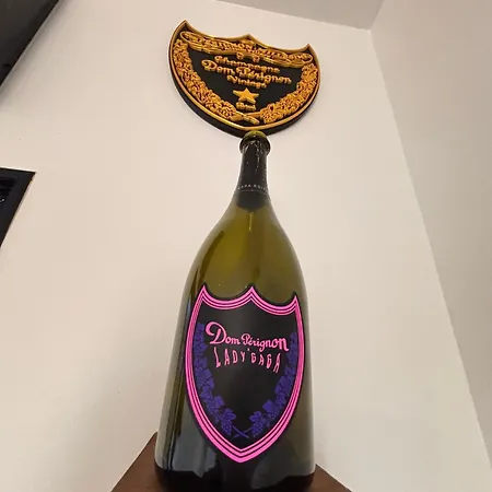 La Dom Perignon Jacuzzi Et Sauna Au Centre *