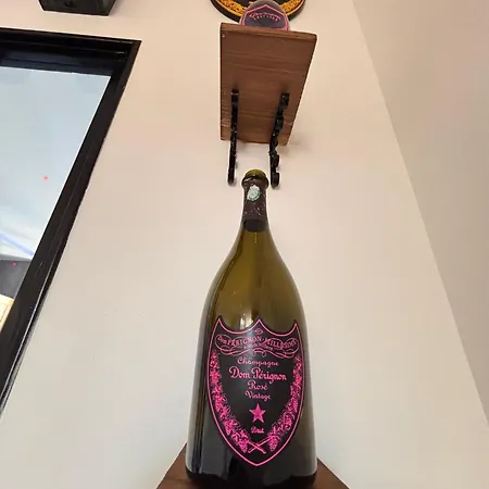 La Dom Perignon Jacuzzi Et Sauna Au Centre Апартаменты